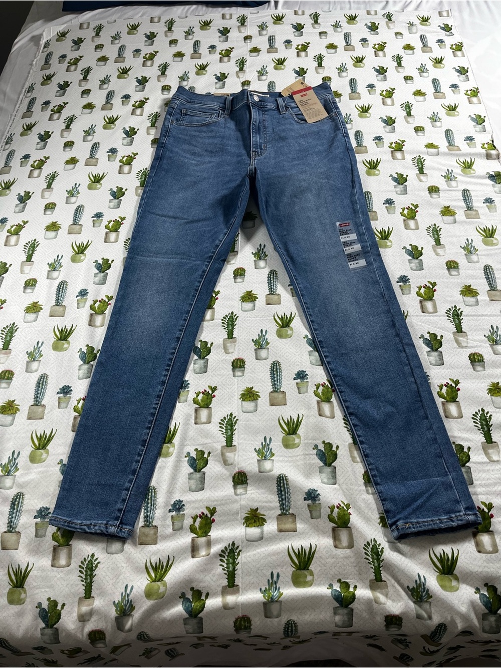 Levi’s 720 High-Rise Super Skinny Red Tab Women’s Blue Jeans size 31X30 NWT